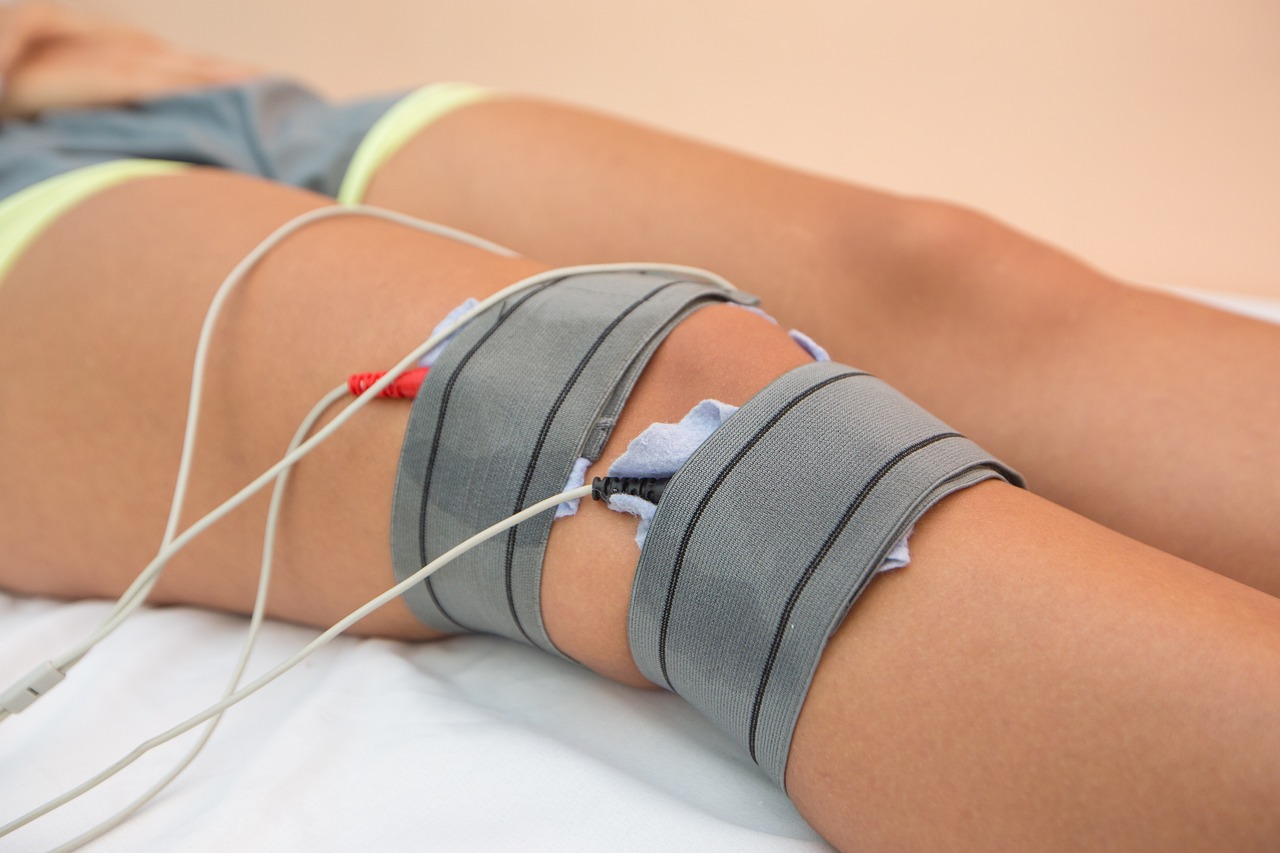 leczenie bólu kolan z pomocą fizjoterapeuty